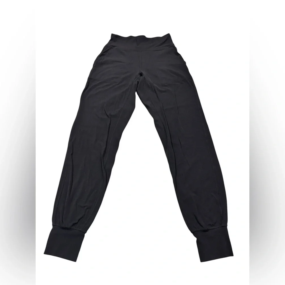 Lululemon. Elegant Black Cropped Women's Pants